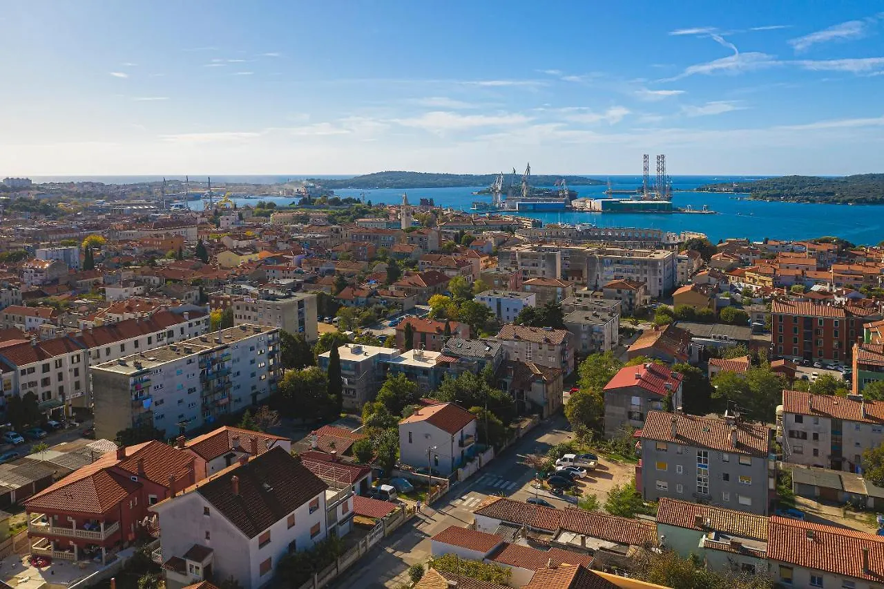 Small House Nea In City Center-With Free Parking Pula